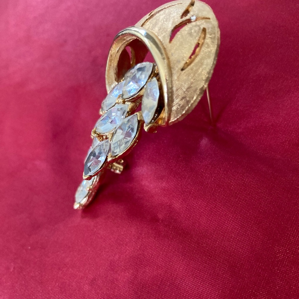Vintage 1960s Stunning Elegant Rhinestone Floral Pin - Picture 4 of 6